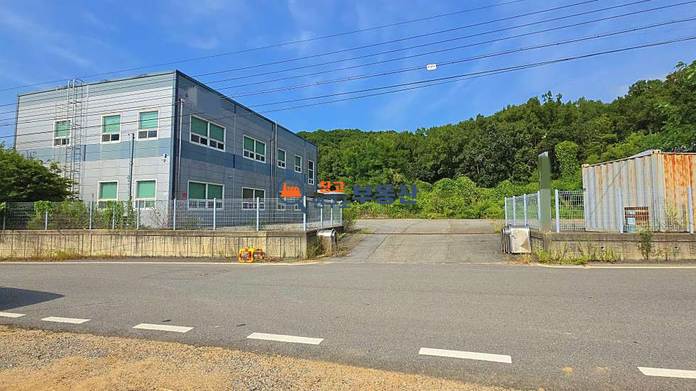 경기 파주시 탄현면 대동리 #공장매매 #대429평 #연175평 #대형단독마당 #즉시입주 #계획관리 #태양광설치완 #평당349 매매 매물번호 16342 사진 1