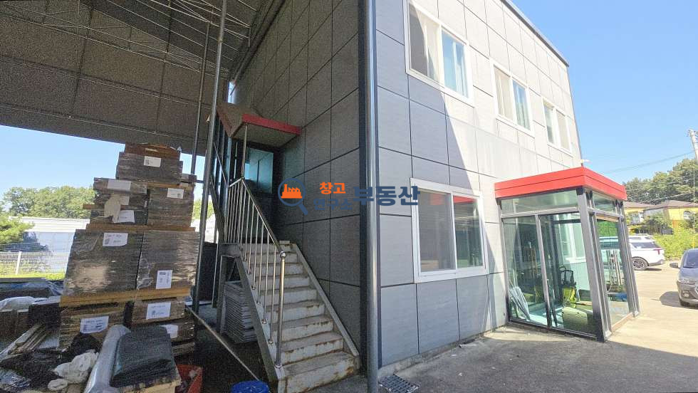 경기 파주시 신촌동 #공장급매#대921평 #건179평+가설 #60평+60평+30평 #2차선변 #150평증축가능 #대형단독마당 #개발호재 #최상입지 #명도가능 #평당542 매매 매물번호 16324 사진 8