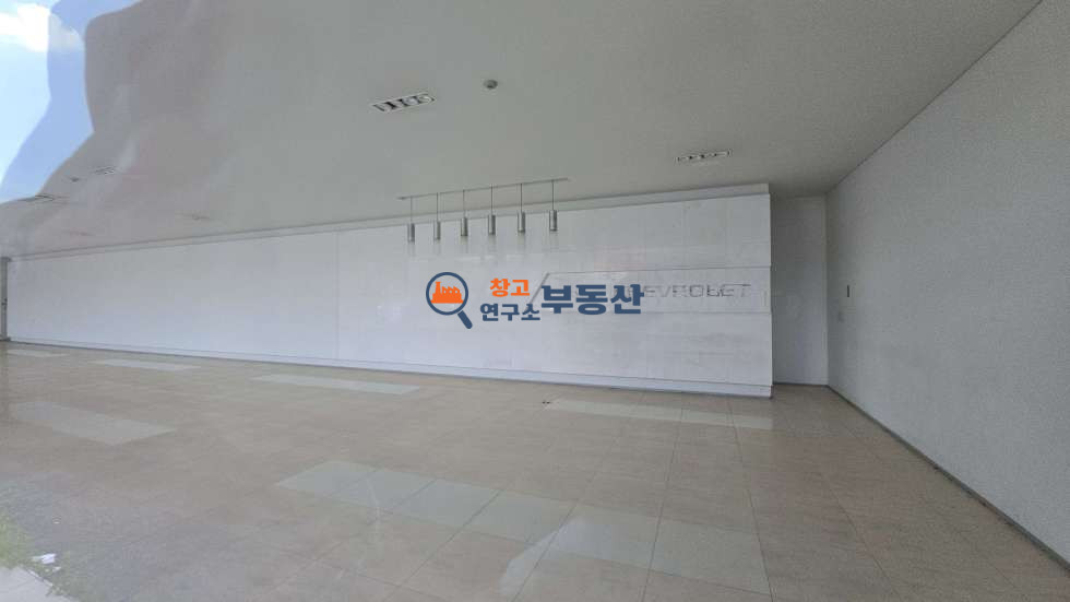 경기 고양일산서구 덕이동 #221평 #2종근생 #즉시입주 #3차선대로변 #대형마당 #전시장 및 상업시설 추천 #카리프트무상 월세 매물번호 16212 사진 4