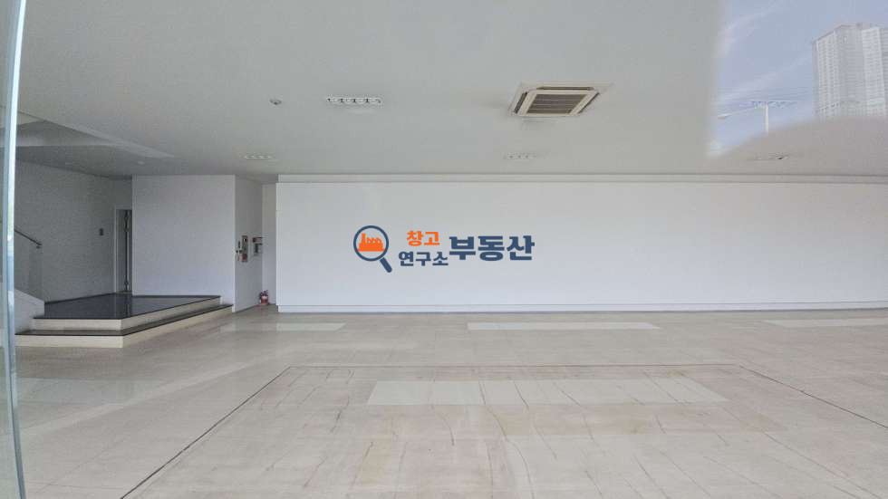 경기 고양일산서구 덕이동 #221평 #2종근생 #즉시입주 #3차선대로변 #대형마당 #전시장 및 상업시설 추천 #카리프트무상 월세 매물번호 16212 사진 5