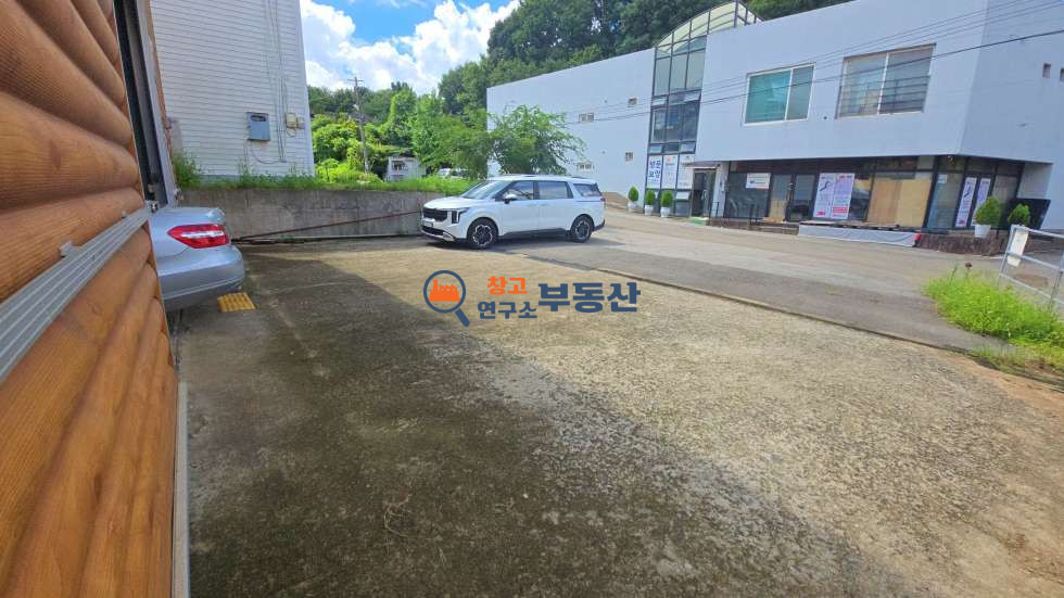 경기 고양덕양구 행주내동 #113평#1종근생 #호이스트#내부사무실 및 화장실 #즉시입주 #대형차가능 #자유로인접 월세 매물번호 16164 사진 13