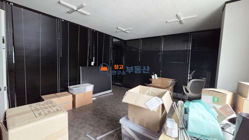 경기 고양일산서구 구산동 #연116평 #2종제조 #1층58+2층58평 #내부사무실 #빠른입주 #화물리프트2톤 #각층화장실 #탑골IC 1분 월세 매물번호 17582 사진 4