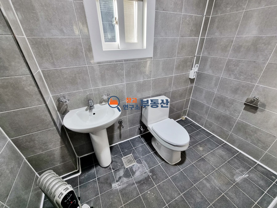 경기 파주시 파주읍 백석리 #240평 #60x4동 #준신축급 #대형단독마당 #공장 #대형차량진출입 #외부천막 매매 매물번호 16532 사진 3