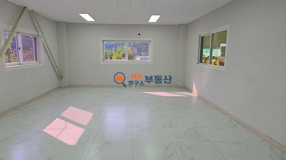 경기 파주시 탄현면 법흥리 #150평 #공장#자동문 #층고높 #민원無 #준신축 #내부사무실 #즉시입주 #성동ic5분 월세 매물번호 16352 사진 2