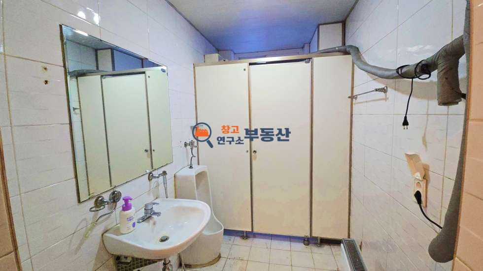 경기 파주시 신촌동 #105평 #총2층(52평+52평) #창고시설 #스튜디오시설완비#즉시입주 #권리금협의 월세 매물번호 16828 사진 4
