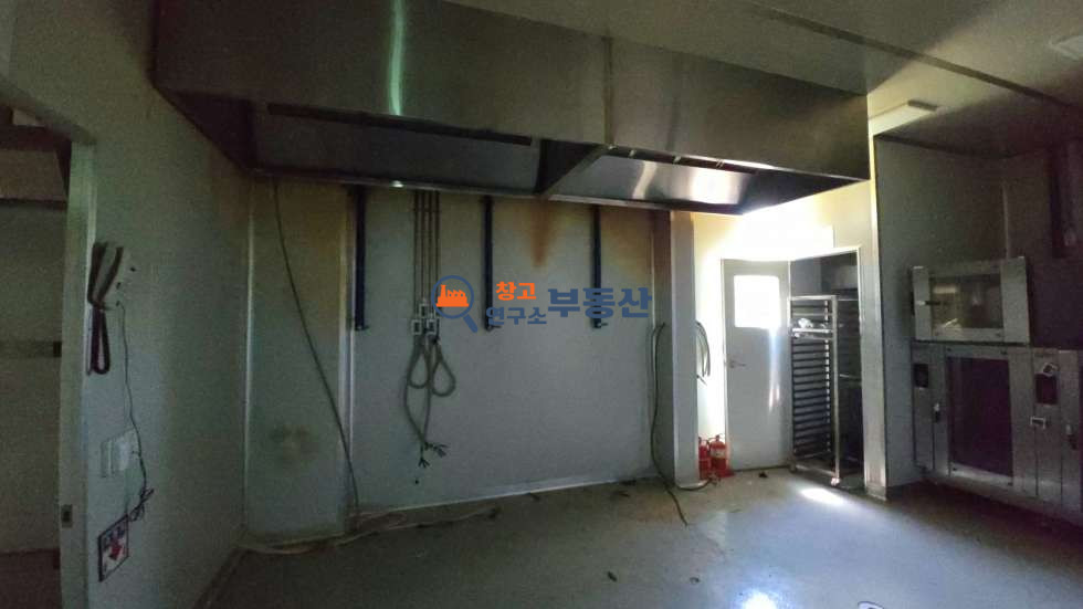 경기 파주시 탄현면 낙하리 #291평 #1층146평+2층146평 #식품공장 #40ft #대형마당 #준신축#사옥형공장 #해썹시설완비 #민원無 #냉난방시설완비 #즉시입주 월세 매물번호 16048 사진 13