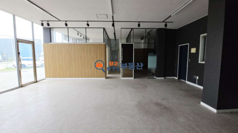 경기 고양일산서구 가좌동 #20평 #2종근생 #즉시입주 #자유로3분 #대로변 #광고효과 #대중교통 월세 매물번호 15903 사진 3