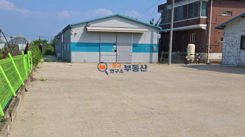 경기 고양일산동구 장항동 #동식물관련시설매매 #89평 #(60+30평 )#대형야적공간 #40FT가능 #내부사무실 #내부화장실 #평당500 매매 매물번호 15871 사진 1