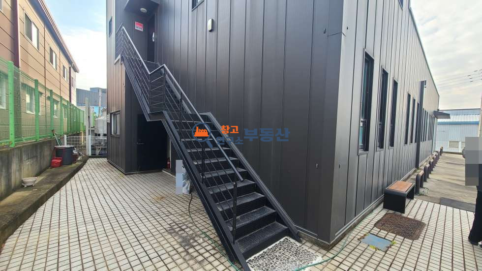 경기 고양일산서구 구산동 #대209평 #연91평 #1층75평+2층16평 #1종소매 #넓은마당 #컨디션굿 #22톤진입가 #평당714만 매매 매물번호 16671 사진 8