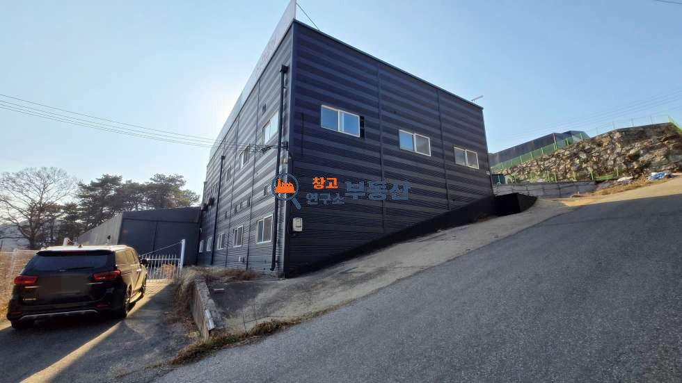 경기 파주시 월롱면 덕은리 #150평 #75+75평 #2종제조 #단독마당 #높은층고 #내부사무실 #대형차량 # 전기25kw #식품공장 #즉시입주 월세 매물번호 15323 사진 3