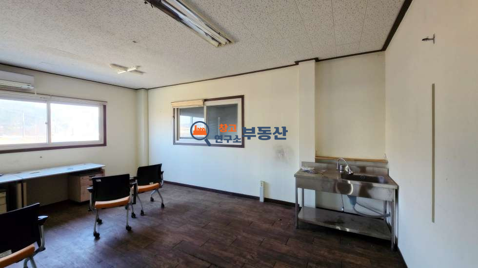 경기 파주시 월롱면 덕은리 #150평 #75+75평 #2종제조 #단독마당 #높은층고 #내부사무실 #대형차량 # 전기25kw #식품공장 #즉시입주 월세 매물번호 15323 사진 9