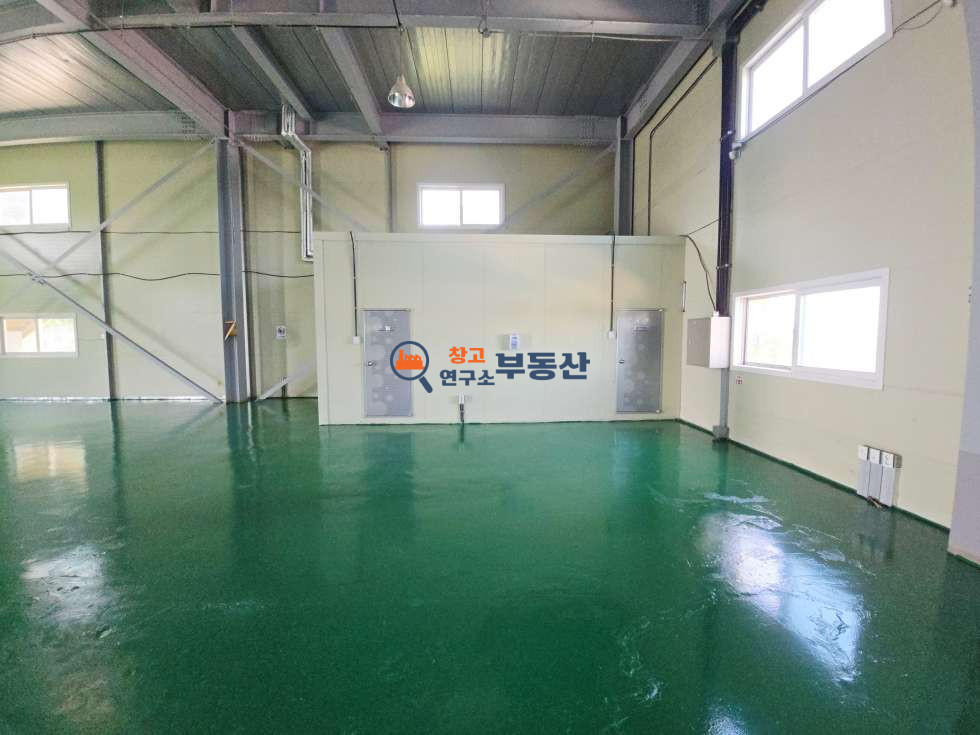 경기 파주시 송촌동 #228평 #공장 #전기130 #단독마당 #옥탑사무실포함 #층고10 #민원無 #신축급 #40피트 #도로변 #제조가능 #즉시입주 월세 매물번호 17710 사진 3