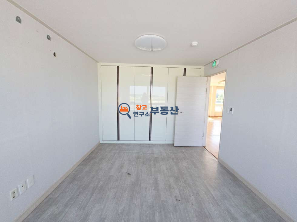 경기 파주시 송촌동 #228평 #공장 #전기130 #단독마당 #옥탑사무실포함 #층고10 #민원無 #신축급 #40피트 #도로변 #제조가능 #즉시입주 월세 매물번호 17710 사진 15