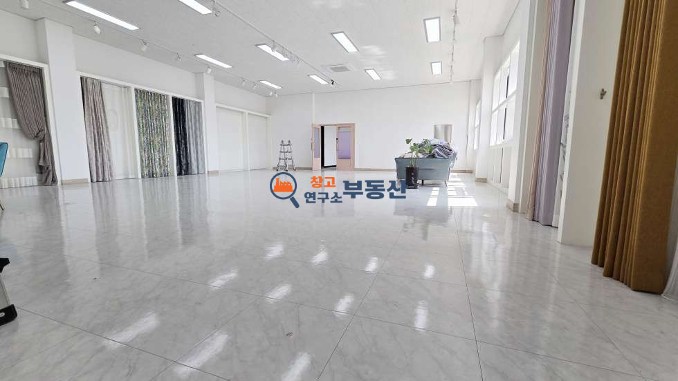 경기 고양일산서구 덕이동 #상가 #2층60평 #광고효과 #단독마당 #즉시입주 #전시장 매장 추천 #주차편리 월세 매물번호 17716 사진 2