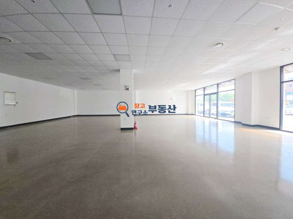 경기 고양일산서구 덕이동 #98평 #1층상가 #대로변노출 #전면주차 #병의원추천 #전시판매 #대형사무실 #무권리 #즉시입주 월세 매물번호 17719 사진 2