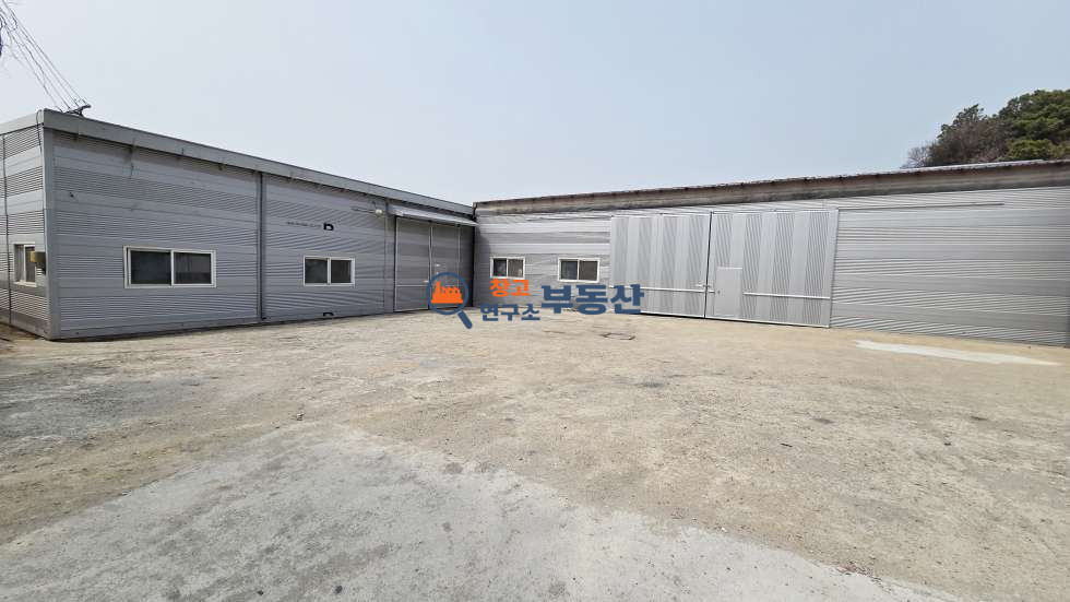 경기 파주시 하지석동 #실사용 약 350평 #연265평 #공장2동+사무동 #전기600kW #40피트 #외벽수리함 #추가가설천막 #넓은마당 #민원무 #즉시입주 #40피트 월세 매물번호 15811 사진 8