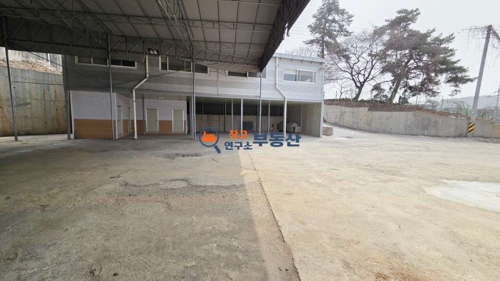 경기 파주시 하지석동 #실사용 약 350평 #연265평 #공장2동+사무동 #전기600kW #40피트 #외벽수리함 #추가가설천막 #넓은마당 #민원무 #즉시입주 #40피트 월세 매물번호 15811 사진 10