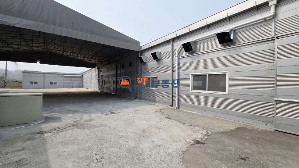 경기 파주시 하지석동 #실사용 약 350평 #연265평 #공장2동+사무동 #전기600kW #40피트 #외벽수리함 #추가가설천막 #넓은마당 #민원무 #즉시입주 #40피트 월세 매물번호 15811 사진 12