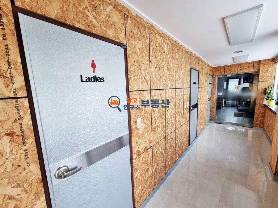 경기 파주시 파주읍 파주리 #781평 #총3층구조 #단독마당 #도로인접 #도크시설 #내부사무실 #내부렉사용가능 월세 매물번호 14793 사진 5
