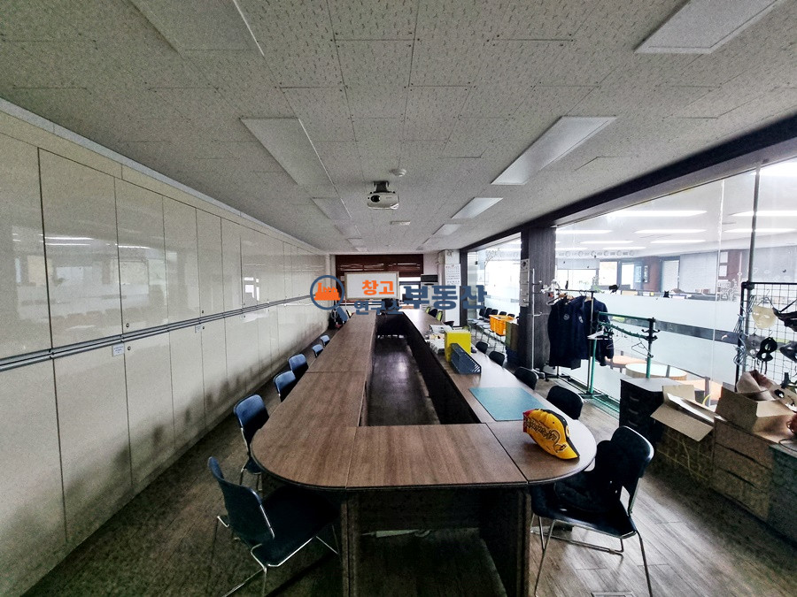 경기 파주시 파주읍 파주리 #781평 #총3층구조 #단독마당 #도로인접 #도크시설 #내부사무실 #내부렉사용가능 월세 매물번호 14793 사진 21