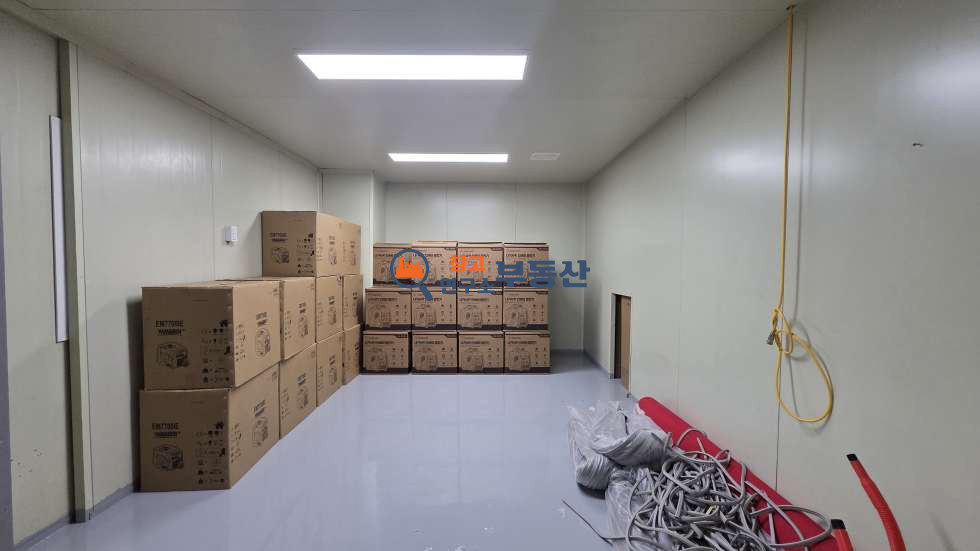 경기 파주시 문산읍 내포리 #연176평 #2종제조 #116평+60평 두동 임대 #동간연결 #단독마당 #내부사무실 #내부화장실 월세 매물번호 17778 사진 3