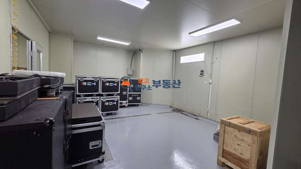 경기 파주시 문산읍 내포리 #연176평 #2종제조 #116평+60평 두동 임대 #동간연결 #단독마당 #내부사무실 #내부화장실 월세 매물번호 17778 사진 6