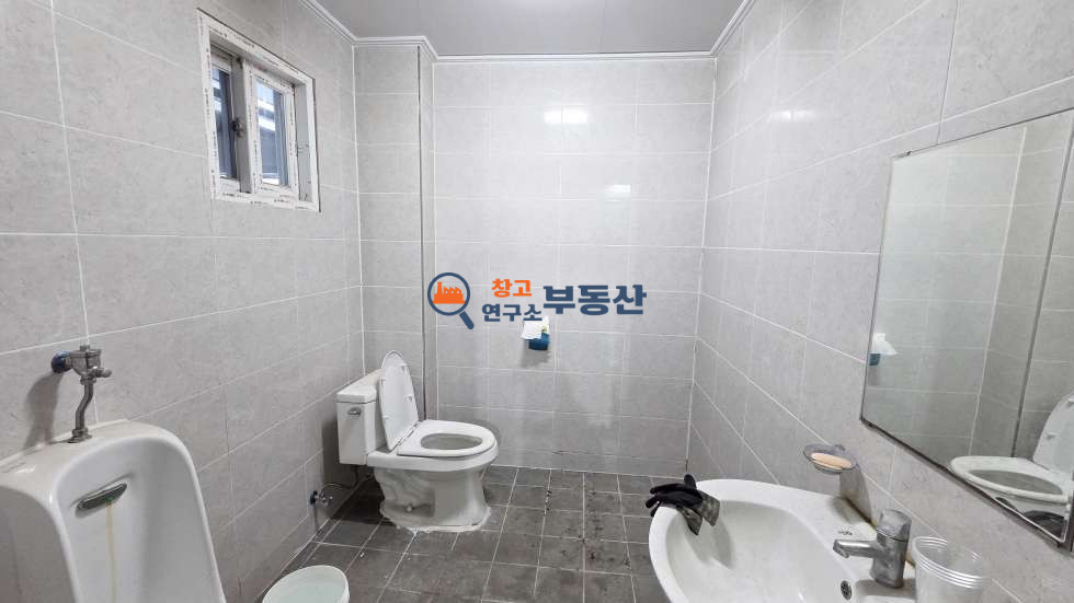 경기 파주시 문산읍 내포리 #연176평 #2종제조 #116평+60평 두동 임대 #동간연결 #단독마당 #내부사무실 #내부화장실 월세 매물번호 17778 사진 10