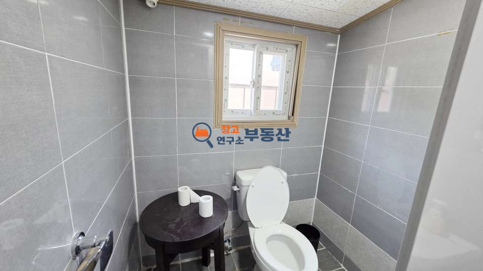 경기 파주시 문산읍 내포리 #연176평 #2종제조 #116평+60평 두동 임대 #동간연결 #단독마당 #내부사무실 #내부화장실 월세 매물번호 17778 사진 19