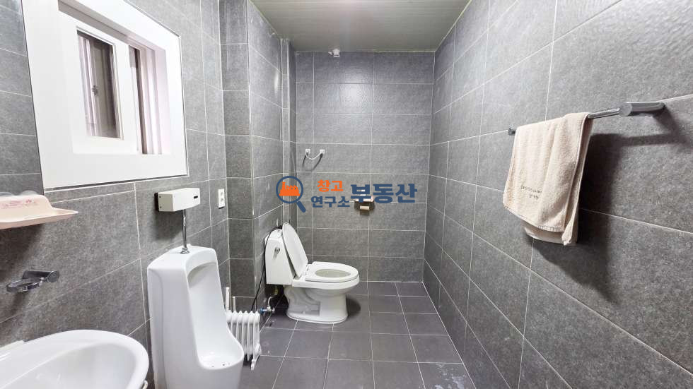 경기 파주시 신촌동 #연60평 #공장 #1층30평+2층30평 #내부사무실 #내부화장실 #컨디션굿 월세 매물번호 17731 사진 4