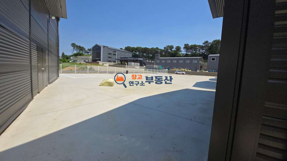 경기 파주시 하지석동 #239평(60평 총4동) #2종근생 #신축 #대형마당 #내부화장실 #40ft #즉시입주 #자유로5분 #층고높 월세 매물번호 15824 사진 6