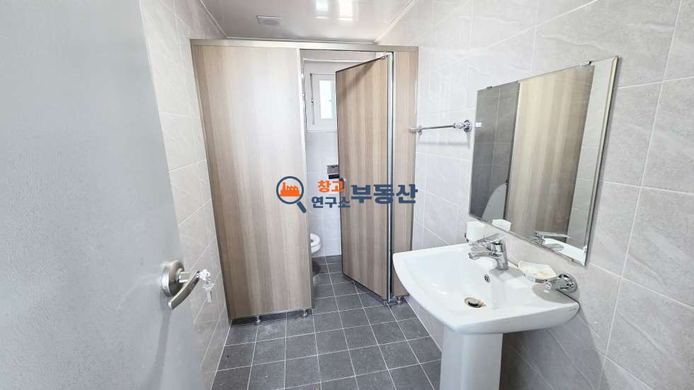 경기 고양일산서구 가좌동 #60평 #2종근생 #도로변 #2층전체 #주차여유 #남녀구분화장실 #대중교통 #접근성굿 월세 매물번호 17809 사진 7