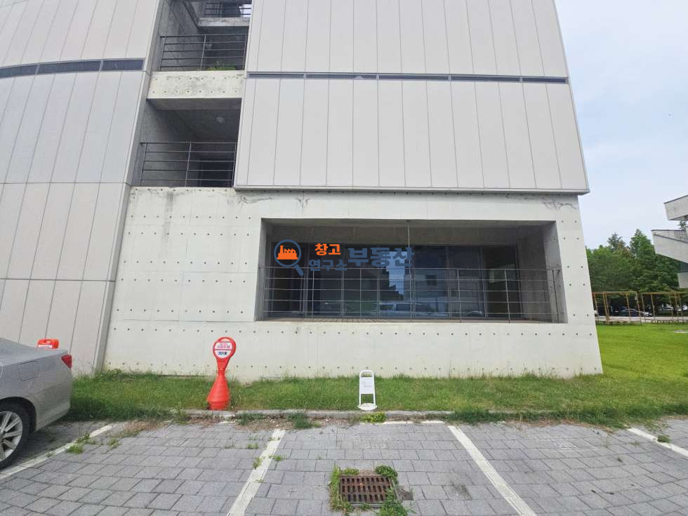 경기 파주시 문발동 #40평 #복층사무실 #출판단지 #전용테라스 #신축급 #쇼룸가능 #즉시입주 월세 매물번호 17873 사진 2