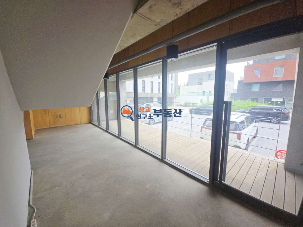 경기 파주시 문발동 #40평 #복층사무실 #출판단지 #전용테라스 #신축급 #쇼룸가능 #즉시입주 월세 매물번호 17873 사진 5