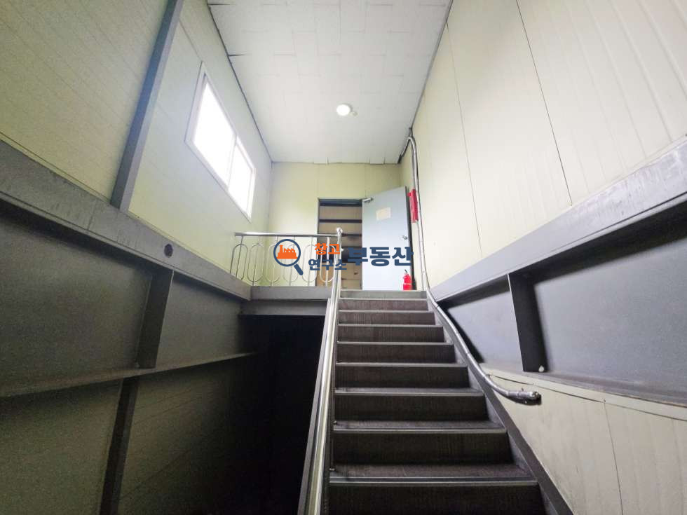 경기 파주시 신촌동 #약20평 #공장 #화물리프트 #5톤진입 #저렴한임대료 #에어컨완비 #사무실추천 월세 매물번호 17869 사진 8