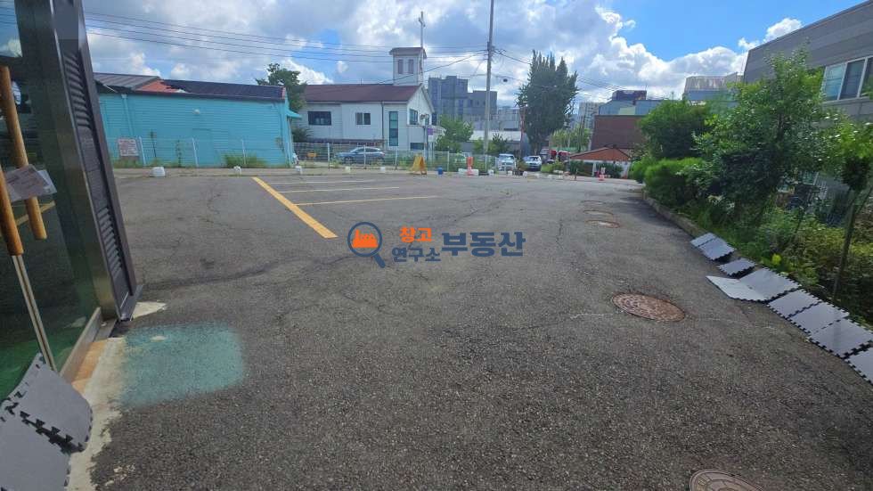 경기 고양덕양구 덕은동 #24평#1,2종근생 #대형마당 #2층일부임대 #즉시입주#사무실추천 #서울인접 #최상입지 월세 매물번호 16530 사진 3