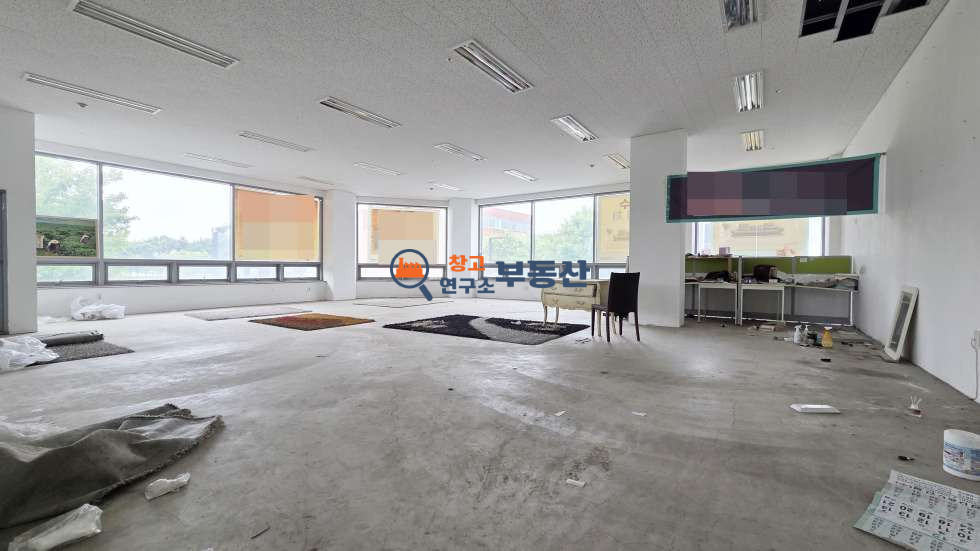경기 파주시 신촌동 #136평 #상가 사무실 #2층 전체임대 #즉시입주 #광고효과 #대로변 월세 매물번호 17724 사진 1