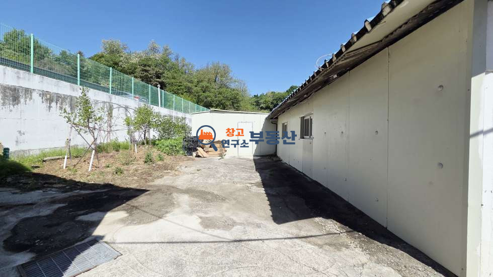 경기 고양덕양구 덕은동 #실80평 #창고 #서울인접 #현천IC 3분 #화장실올수리 #저렴임대료 #빠른입주 #텃밭 월세 매물번호 17577 사진 11