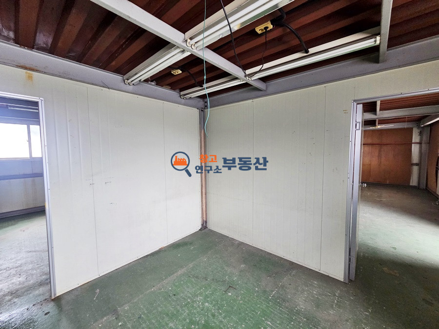 경기 고양일산동구 문봉동 #60평 #1,2층 각30평씩 #저렴한임대료 #내부사무실 #민원소지無 월세 매물번호 17981 사진 4
