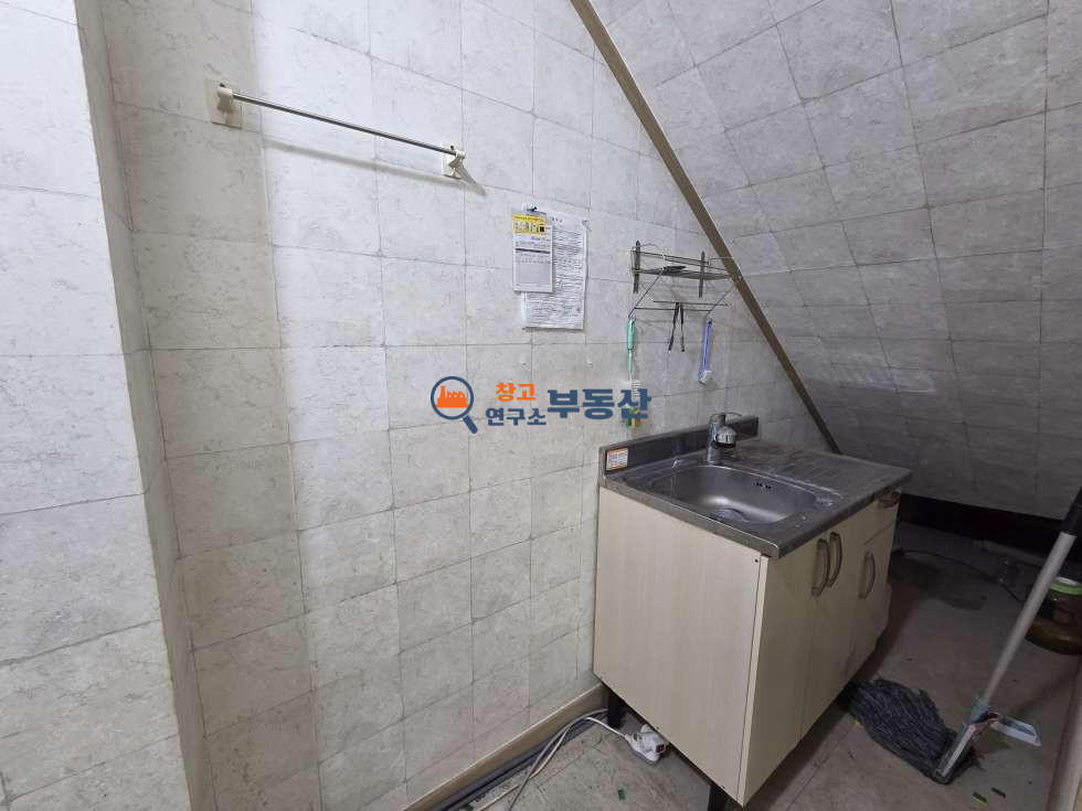 경기 파주시 탄현면 축현리 #실사용89평 #건73평 #2종제조 #57평+32평 #즉시입주 #도로변 #단독마당 #호이스트 월세 매물번호 17073 사진 10