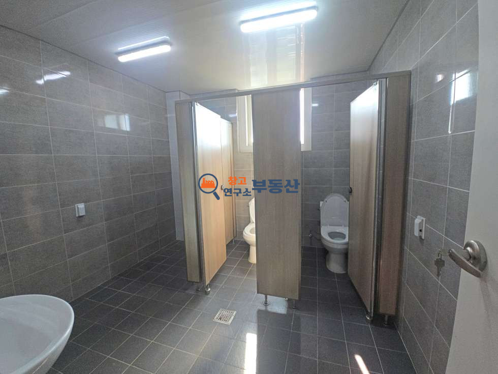 경기 고양일산동구 장항동 #137평 #2종제조 #총2층(69평씩) #준신축 #사무실완비 #가설천막 #화물리프트 #자유로인접 #즉시입주 월세 매물번호 17783 사진 11