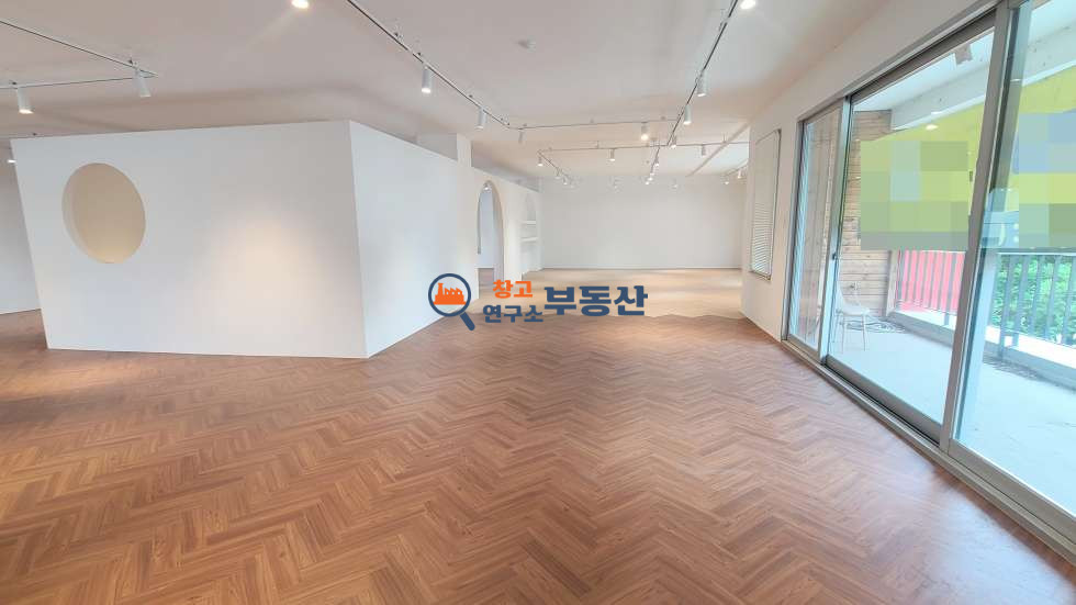 경기 파주시 서패동 #70평 #파주출판단지 #사옥 쇼룸 전시장 #즉시입주 #2종근생가능 #운정신도시 월세 매물번호 15917 사진 2
