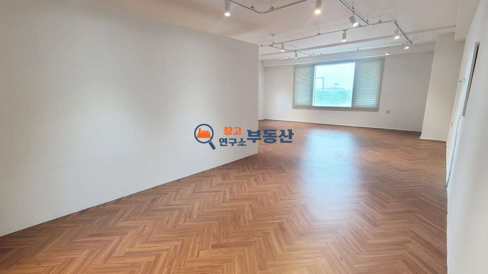 경기 파주시 서패동 #70평 #파주출판단지 #사옥 쇼룸 전시장 #즉시입주 #2종근생가능 #운정신도시 월세 매물번호 15917 사진 3
