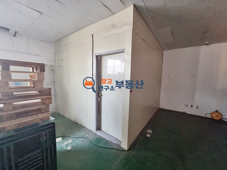 경기 파주시 조리읍 능안리 #100평 #1층일부임대 #공장 #도로인접 #단독마당 #저렴한임대료 #광고효과 #전력승압 #빠른입주 #내부사무실 월세 매물번호 14134 사진 9