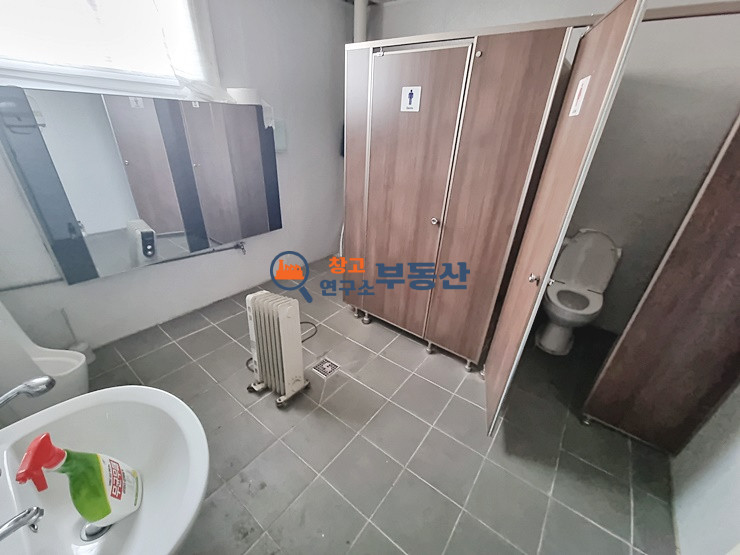 경기 파주시 조리읍 능안리 #100평 #1층일부임대 #공장 #도로인접 #단독마당 #저렴한임대료 #광고효과 #전력승압 #빠른입주 #내부사무실 월세 매물번호 14134 사진 10