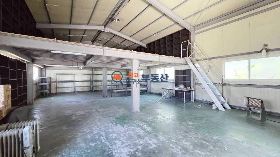 경기 파주시 산남동 #35평 #창고시설 #복층구조 #즉시입주 #컨테이너사무실 #가설천막 #탑골IC 3분 월세 매물번호 18156 사진 3