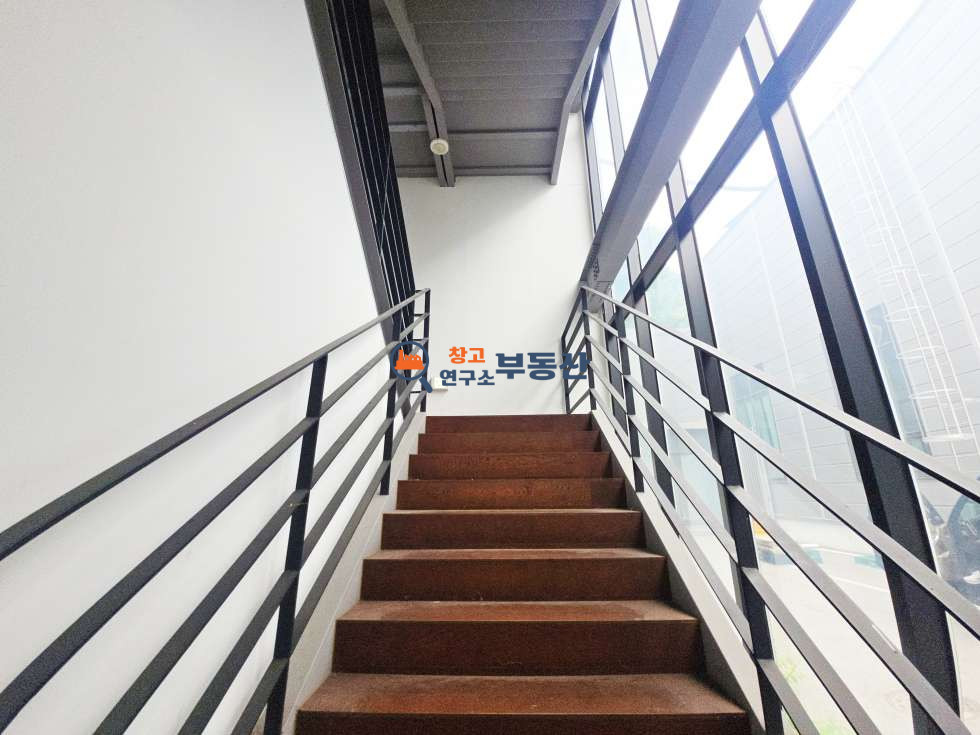 경기 파주시 파주읍 부곡리 #공장임대 #대7474평 #건1656평+가설1100평 #렉사용 #준신축 #3층사무동 #전기200#층고12 #도크시설 #2차선접 #대형차가능 월세 매물번호 18195 사진 14
