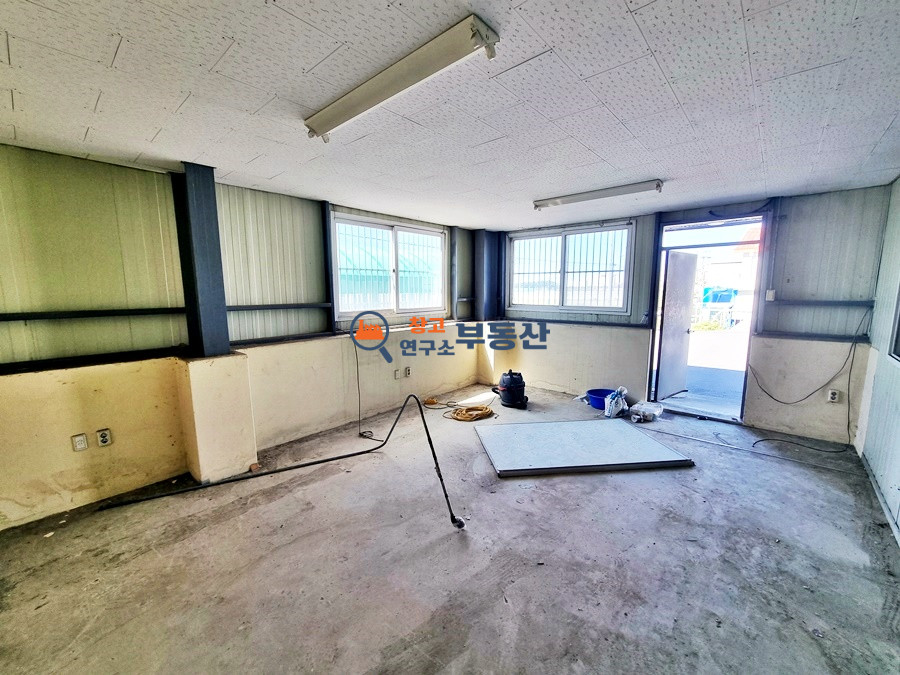 경기 파주시 조리읍 능안리 #290평 #공장 #내부사무실 #단독마당 #대형차량진출입 월세 매물번호 18236 사진 5