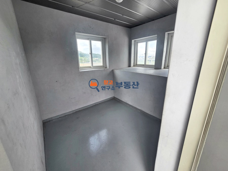 경기 고양덕양구 용두동 #300평 #1,2층구조 #화물E/V #도로인접 #40FT트레일러 #도심권 월세 매물번호 18253 사진 17