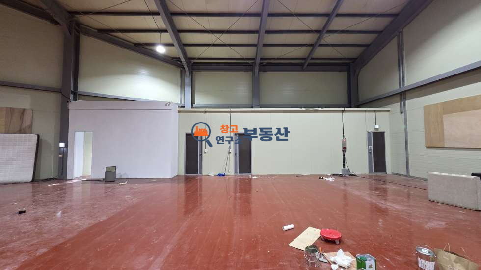 경기 파주시 오도동 #144평 #공장 #준신축 #높은층고 #내부화장실 #대형차량진출입 #민원무 #문발IC 월세 매물번호 18155 사진 3