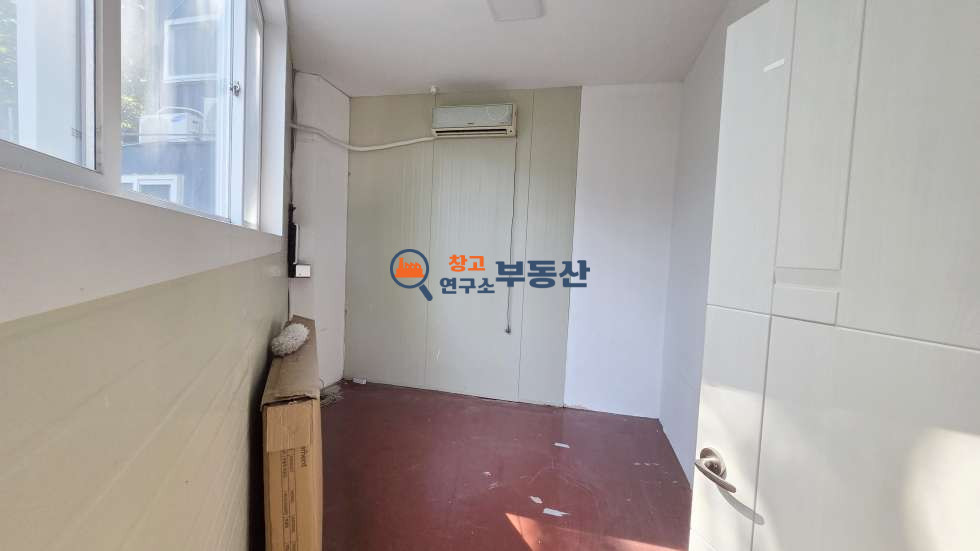 경기 파주시 오도동 #144평 #공장 #준신축 #높은층고 #내부화장실 #대형차량진출입 #민원무 #문발IC 월세 매물번호 18155 사진 4